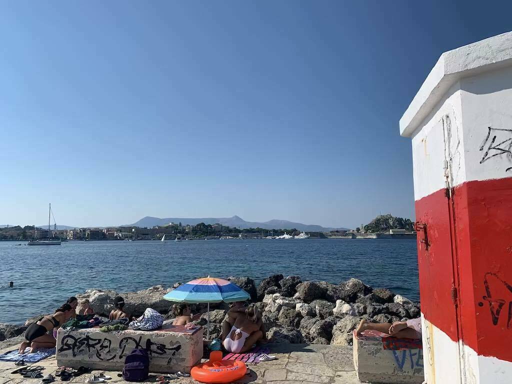 Vacances ville de corfou grece plage